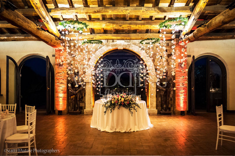 tavolo sposi ricevimento a tenuta di ripolo con allestimento aereo